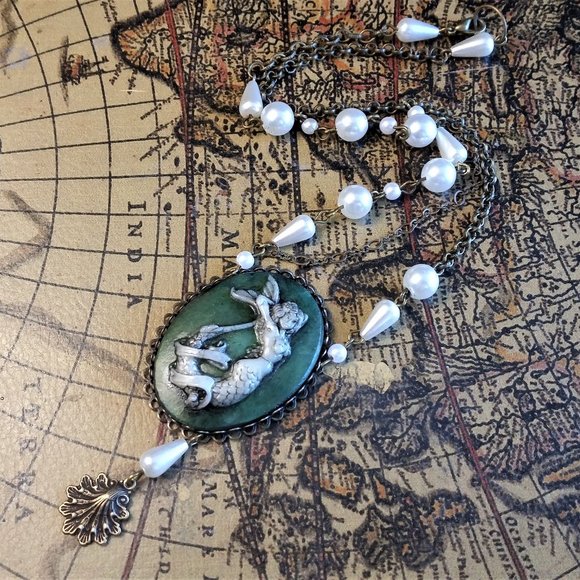 HANDMADE The Perfect Victorian Mermaid's Necklace - Picture 1 of 4